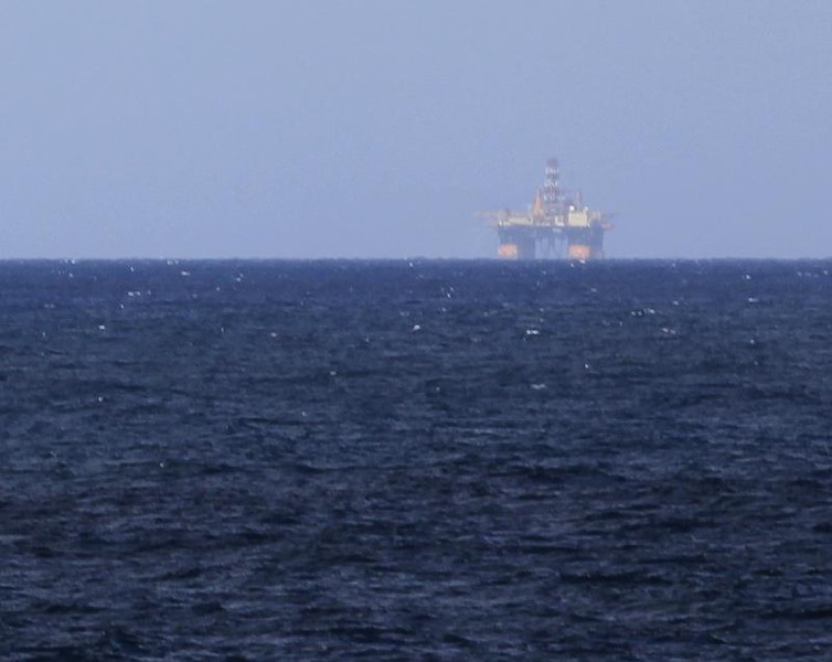 © Reuters. Нефтяная платформа близ Гаваны 