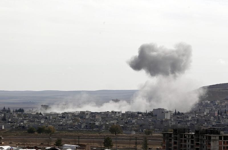© Reuters. الجيش الأمريكي: قوات التحالف تشن تسع غارات في سوريا والعراق منذ يوم