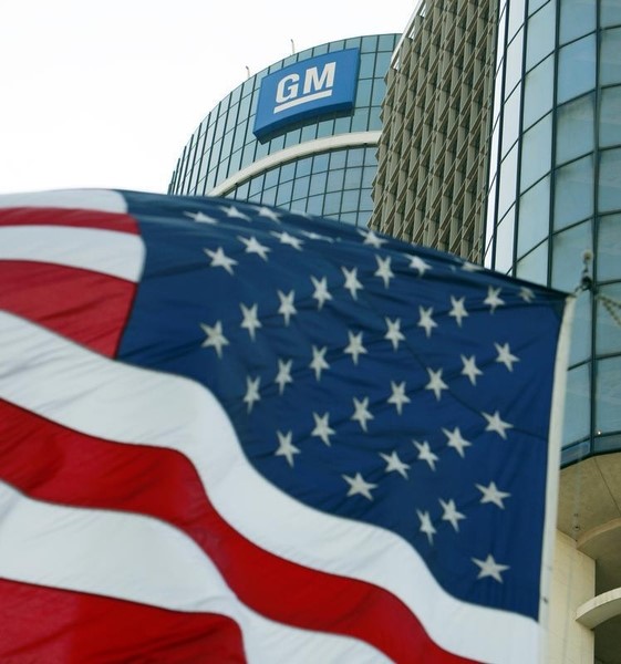 © Reuters. File photo of a view of the General Motors headquarters at the Renaissance Center in Detroit