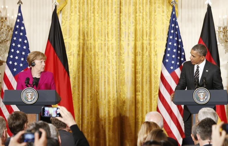 © Reuters. U.S. President Barack Obama and German Chancellor Angela Merkel hold a joint news conference in the East Room of the White House in Washington 