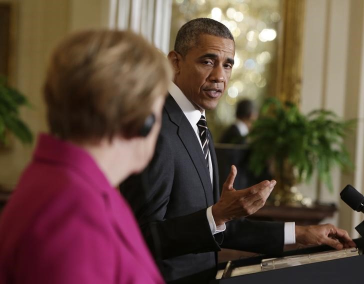 © Reuters. Obama e Merkel concedem entrevista em Washington