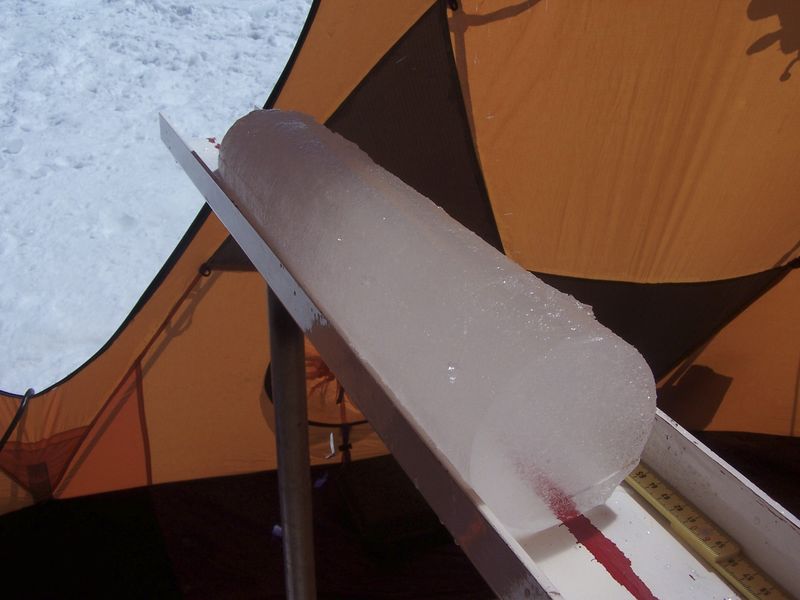 © Reuters. Handout photo of a section of ice core that researchers at the Ohio State University extracted from the Quelccaya Ice Cap in Peru