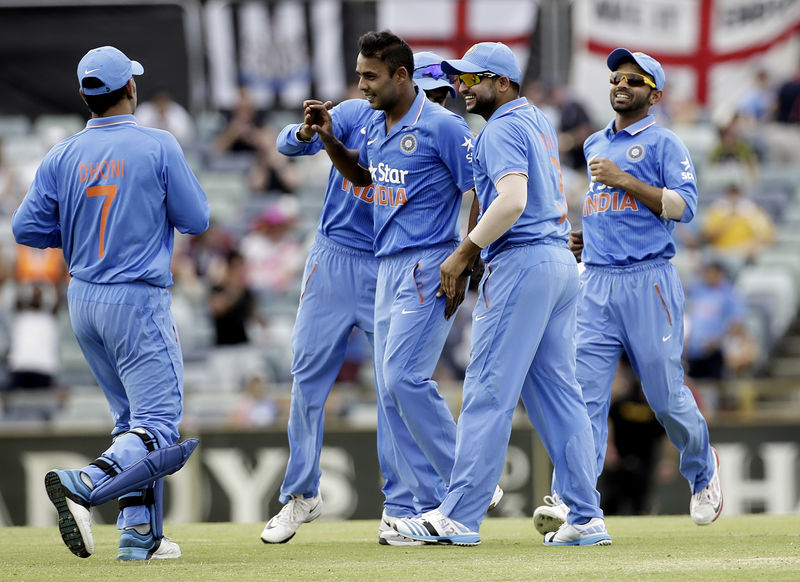 © Reuters. India's Stuart Binny celebrates with teammates after taking the wicket of England's Eoin Morgan during their One Day International (ODI) tri-series cricket match at the WACA ground in Perth