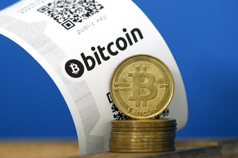 © Reuters. A Bitcoin (virtual currency) paper wallet with QR codes and coins are seen in an illustration picture taken at La Maison du Bitcoin in Paris