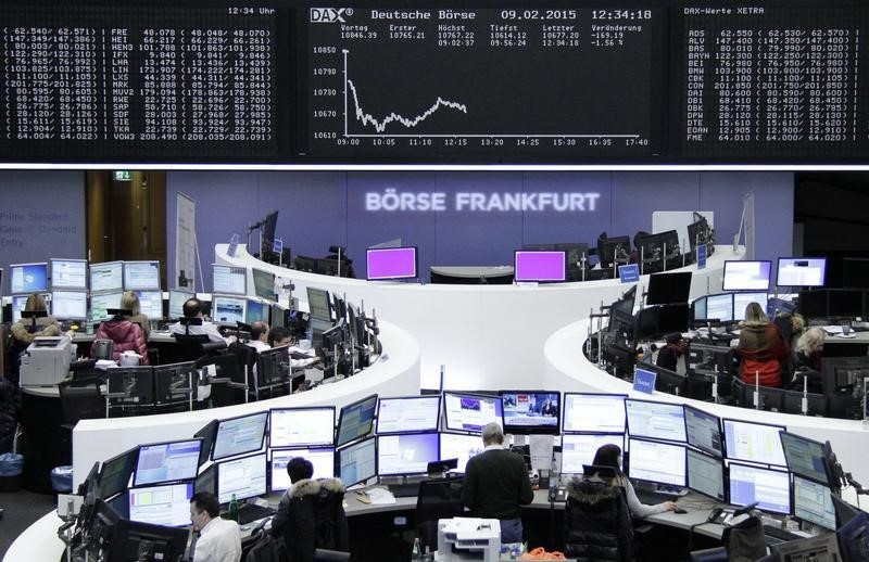 © Reuters. Las bolsas europeas caen encabezadas por Hugo Boss