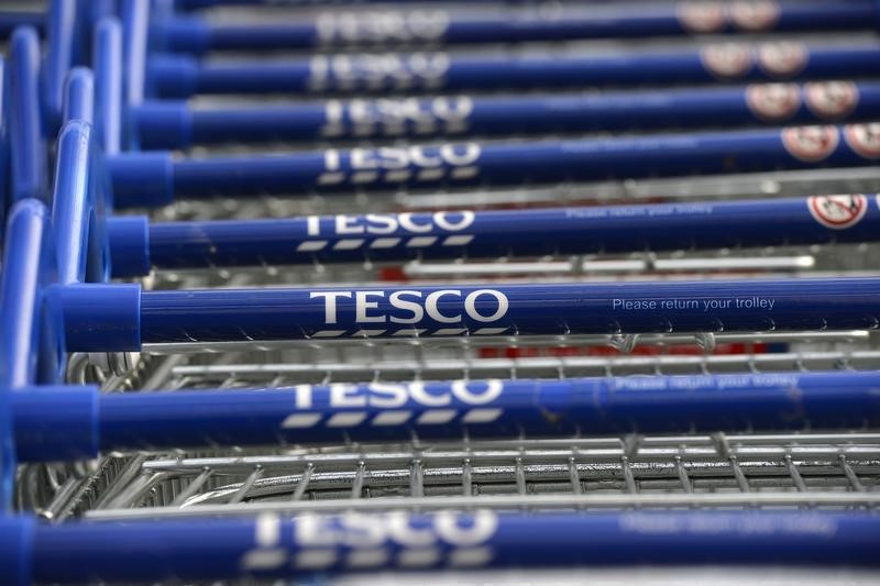 © Reuters. Trolleys are stacked outside a Tesco store in Hammersmith, west London