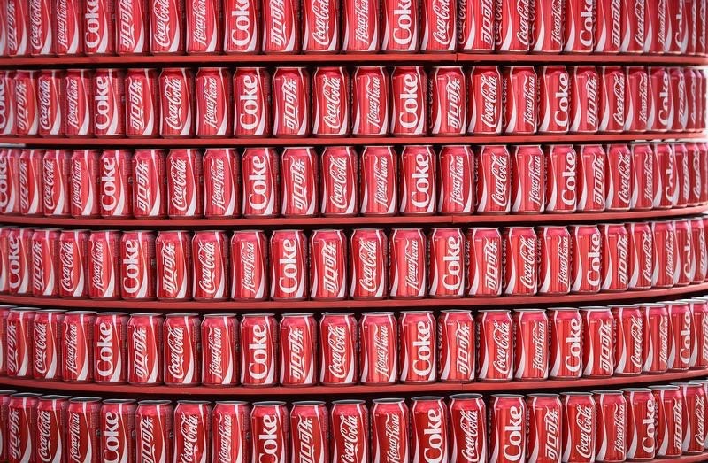 © Reuters. CHUTE DU BÉNÉFICE TRIMESTRIEL DE COCA-COLA 