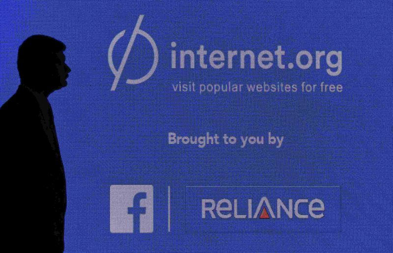 © Reuters. Facebook se asocia con Reliance Comm. para impulsar el uso de Internet en India