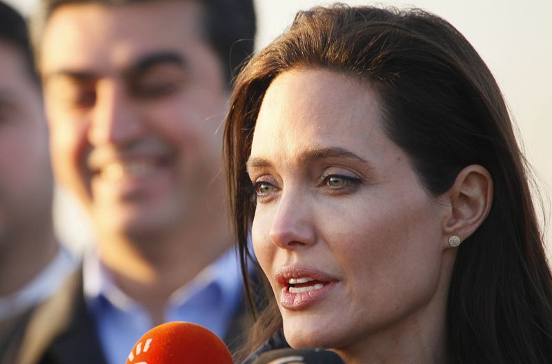 © Reuters. Atriz Angelina Jolie concede entrevista em Dohuk, norte do Iraque