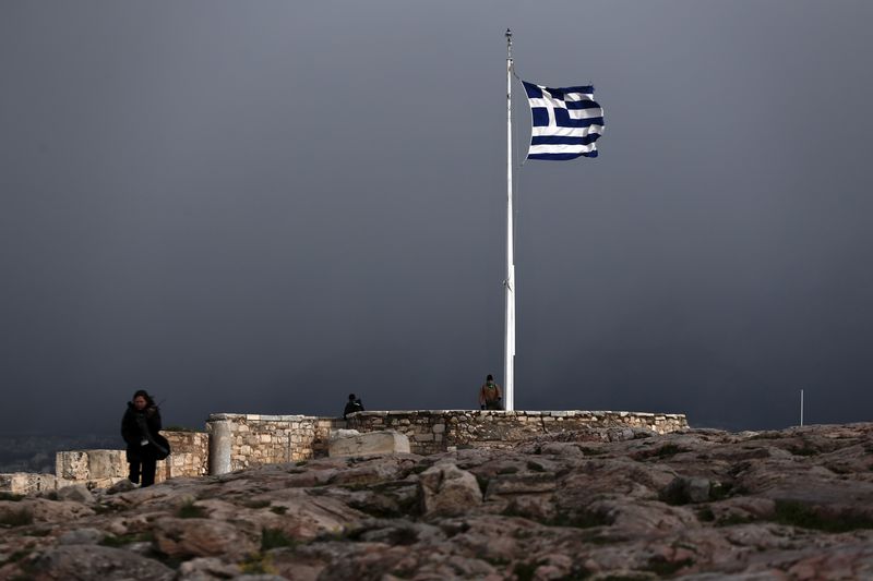 © Reuters. Bandeira nacional da Grécia na Acrópole
