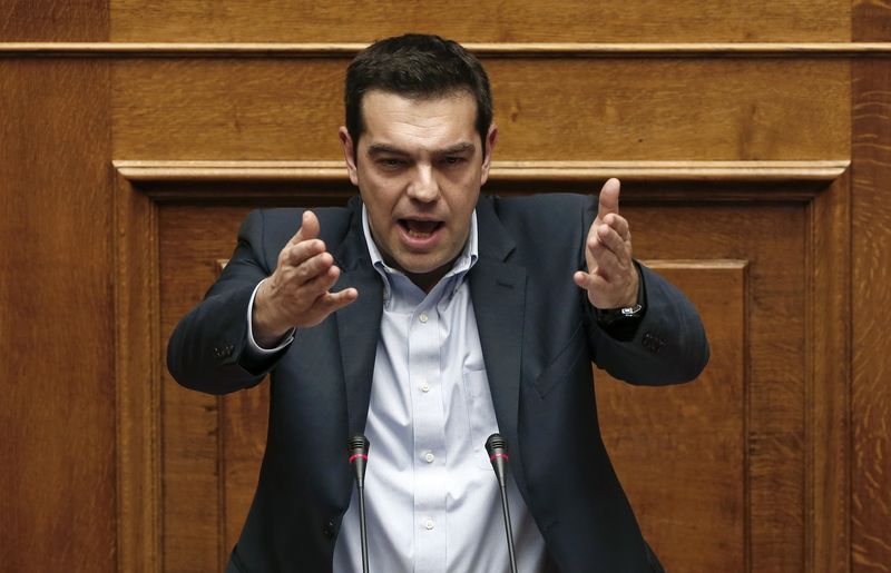 © Reuters. Premiê grego Tsipras faz discurso ao Parlamento 