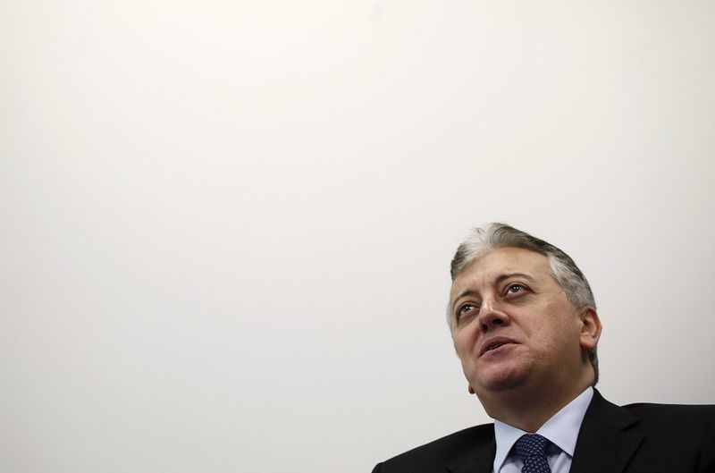 © Reuters. Brazil's Banco do Brasil Chief Executive Aldemir Bendine speaks during the Reuters Latin American Investment Summit in Sao Paulo