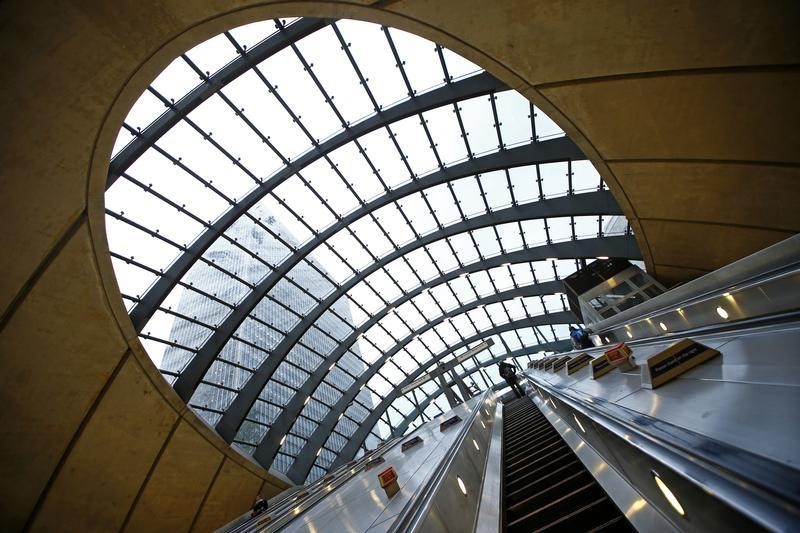 © Reuters. A commuter travels up the escalator at the Canary Wharf underground station in London