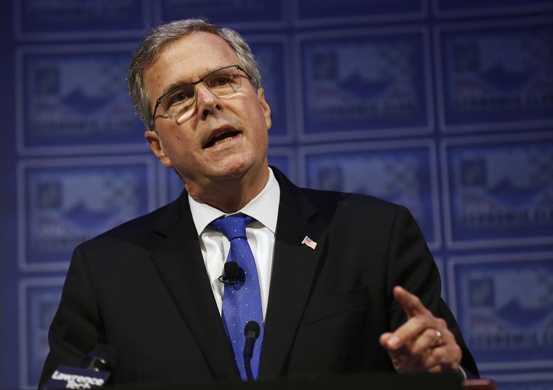 © Reuters. Former Florida Governor Jeb Bush addresses the Detroit Economic Club in Detroit