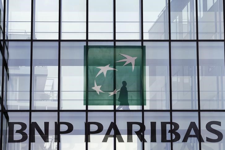 © Reuters. BNP PARIBAS ET SOCGEN PARMI LES BANQUES ASSIGNÉES PAR LE RÉGULATEUR FINANCIER À NEW YORK