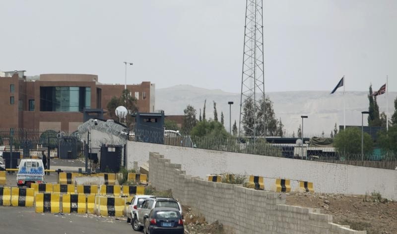 © Reuters. Security measures such as fences and roadblocks are seen around the compound of the British embassy in Sanaa