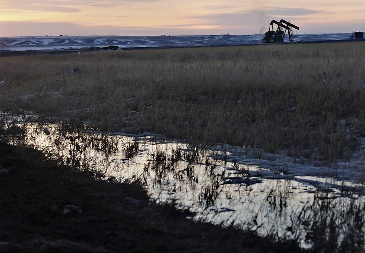 © Reuters. Нефтяные станки-качалки в Уиллистоне, Северная Дакота