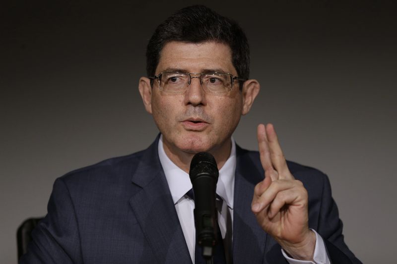 © Reuters. Ministro da Fazenda, Joaquim Levy, durante entrevista coletiva em Brasília