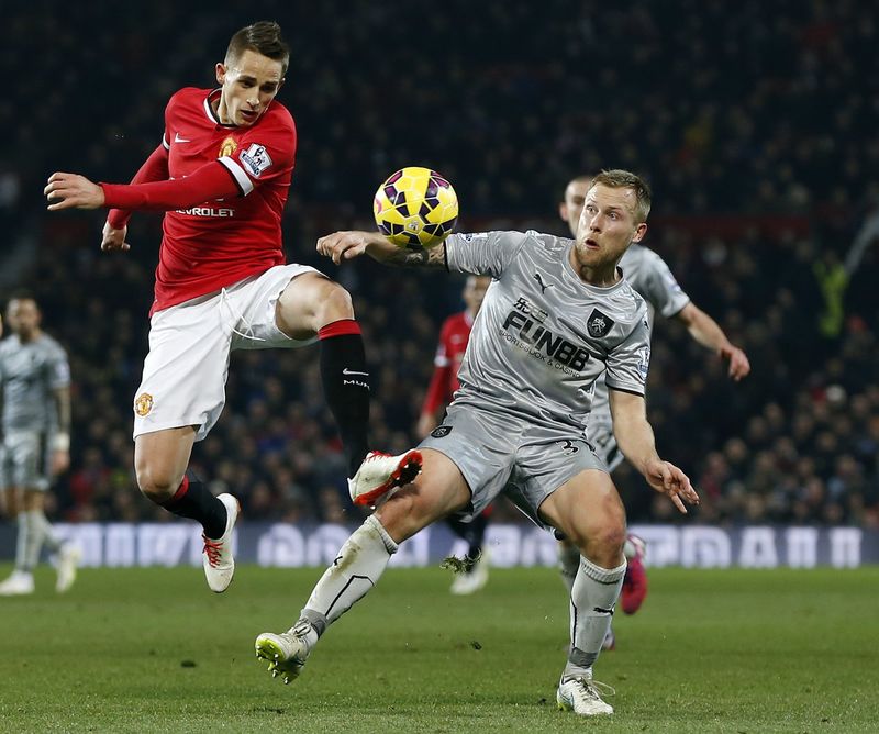 © Reuters. Manchester United's Adnan Januzaj challenges Burnley's Scott Arfield during their English Premier League soccer match at Old Trafford in Manchester