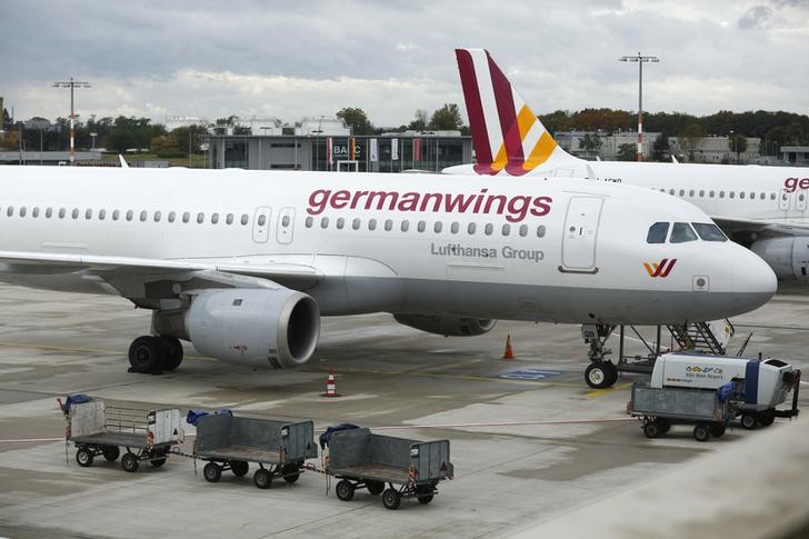 © Reuters. Germanwings aircraft stand on the apron at Cologne-Bonn airport