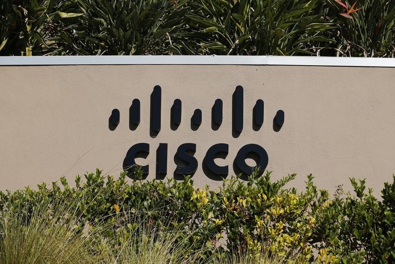 © Reuters. Логотип Cisco у офиса компании в Сан-Диего, Калифорния