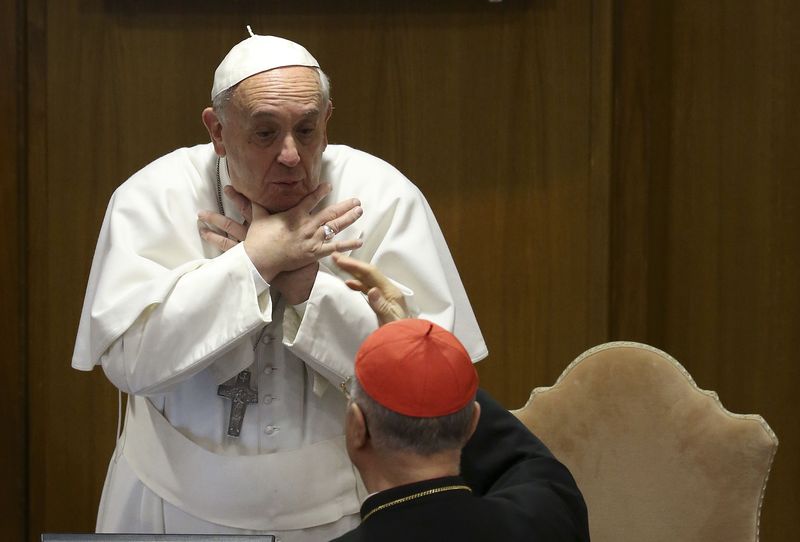 © Reuters. El Papa pide total transparencia a los administradores del Vaticano  