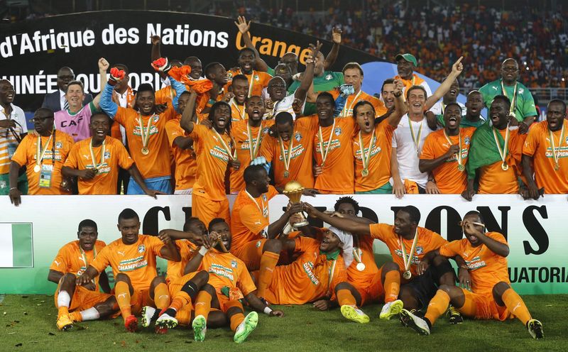 © Reuters. Jogadores da Costa do Marfim comemoram título da Copa das Nações Africanas