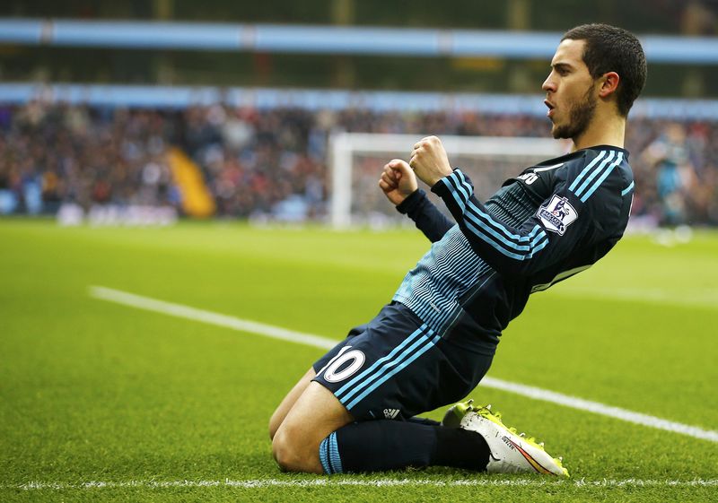 © Reuters. Eden Hazard, do Chelsea, comemora gol contra o Aston Villa no Campeonato Inglês