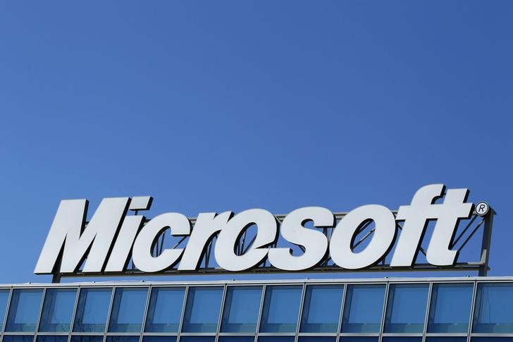 © Reuters. Logo da Microsoft na sede de Bucareste