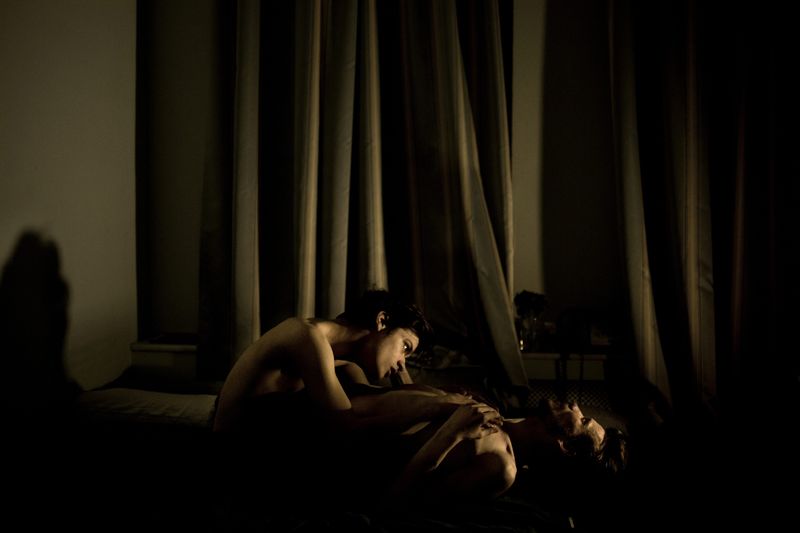 © Reuters. Un retrato de una pareja gay rusa gana el premio World Press Photo de 2014