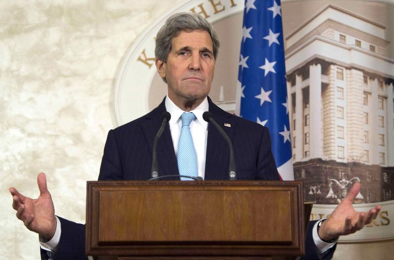 © Reuters. Secretário de Estados dos EUA, John Kerry, em entrevista coletiva em Kiev