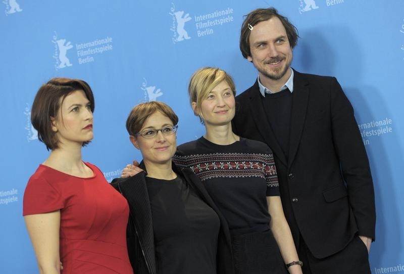 © Reuters. Director Bispuri and actors Kodheli Rohrwacher and Eidinger pose during photocall at 65th Berlinale International Film Festival in Berlin