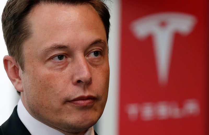 © Reuters. Tesla Motors Inc Chief Executive Elon Musk pauses during a news conference in Tokyo in this file photo