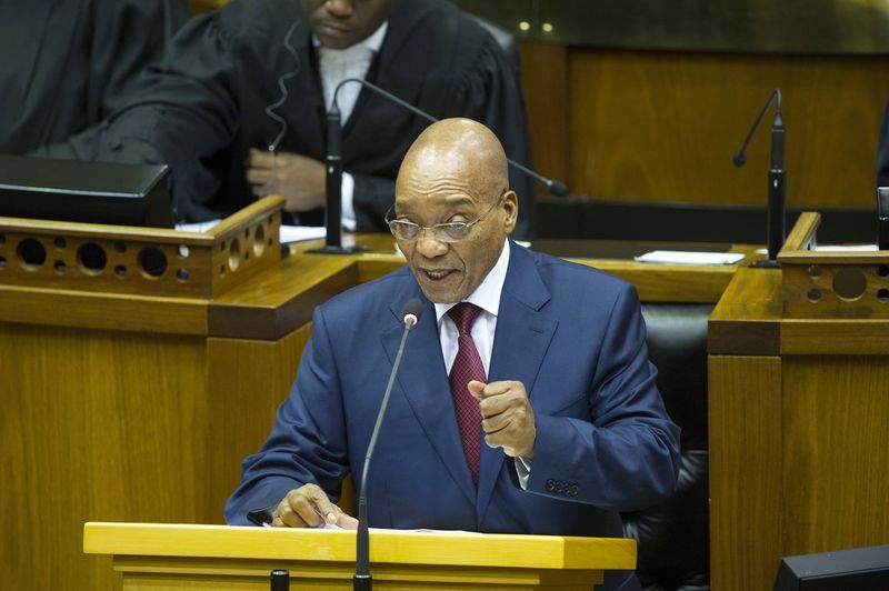 © Reuters. South African President Jacob Zuma speaks during his State of the Nation address at the opening of parliament in Cape Town