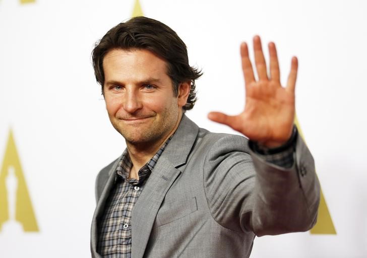 © Reuters. Ator Bradley Cooper chega a um evento da Academy Awards