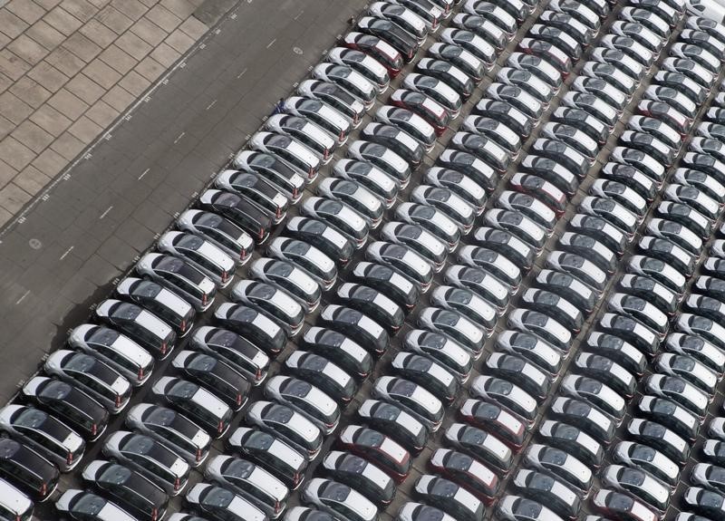 © Reuters. An aerial view of cars parked at the port at Guanabara bay in Rio de Janeiro