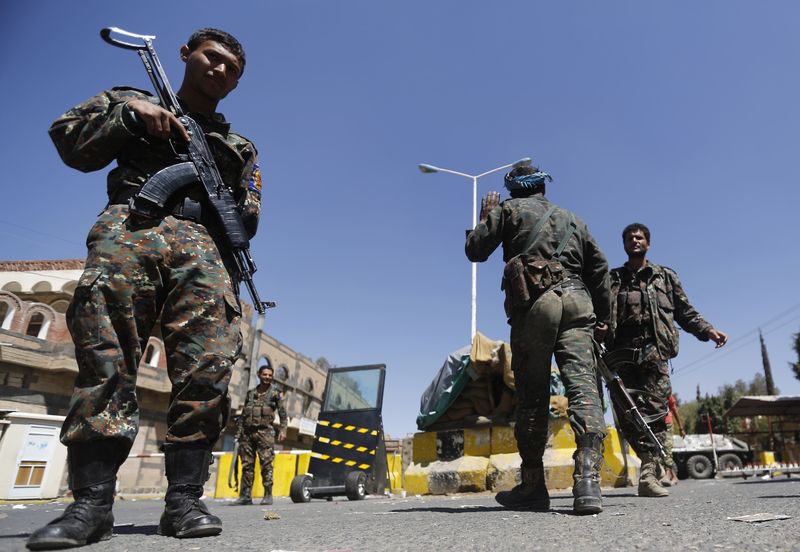 © Reuters. مسؤولون امريكيون:اغلاق السفارة يضر بمكافحة الارهاب في اليمن