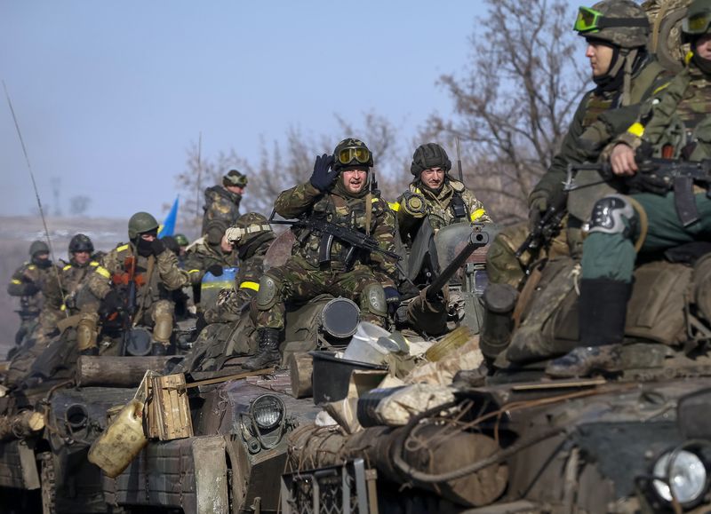© Reuters. مقتل 8 جنود أوكرانيين خلال 24 ساعة رغم اتفاق سلام