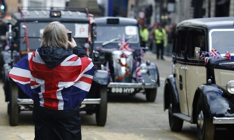 © Reuters. بريطانيا تعطي الضوء الاخضر لاختبار سيارات بلا قائد على الطرق العامة