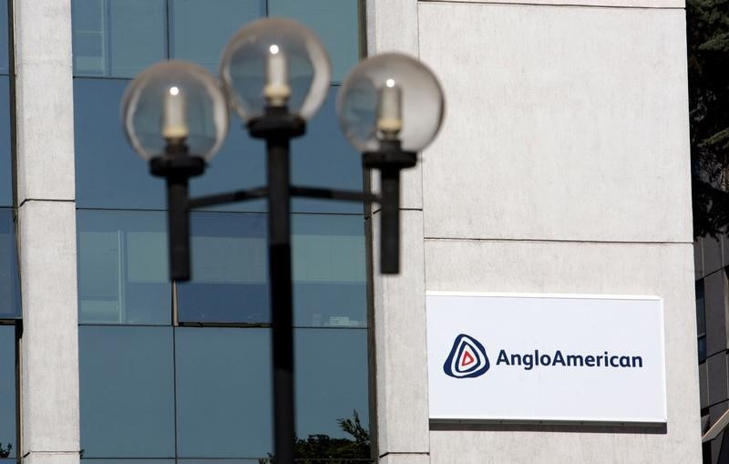 © Reuters. Fachada do prédio da Anglo American em Santiago