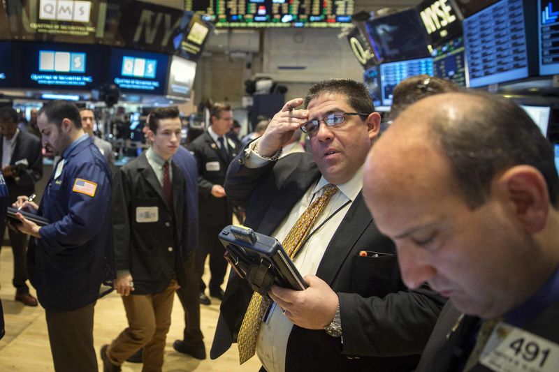 © Reuters. Traders work on the floor of the New York Stock Exchange shortly after the opening bell in New York