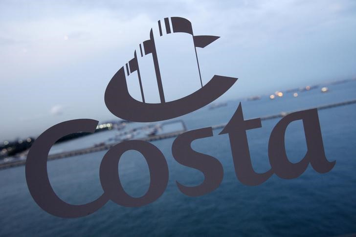 © Reuters. Logo of Costa cruise is pictured on Carnival Asia's Costa Atlantica cruise liner during its maiden call in Singapore