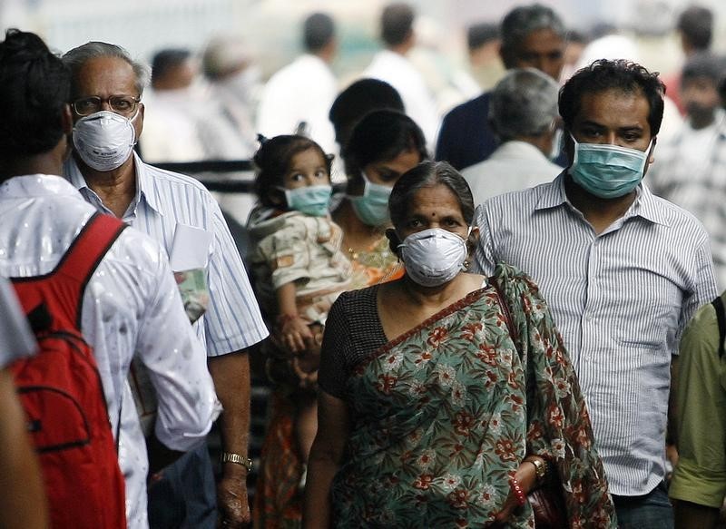 © Reuters. ارتفاع حالات الإصابة والوفيات بانفلونزا الخنازير في الهند