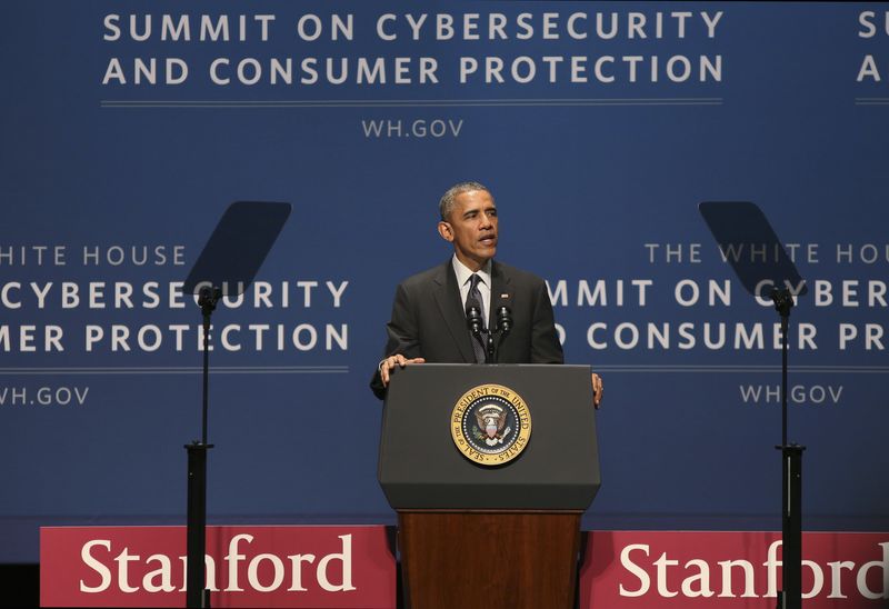 © Reuters. Obama pide a ejecutivos de Silicon Valley cooperación contra ciberataques