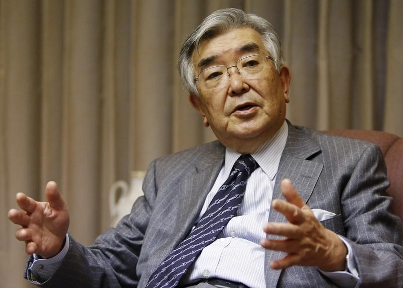 © Reuters. Japan Exchange Group CEO Saito speaks during a discussion with journalists at the Tokyo Stock Exchange building in Tokyo