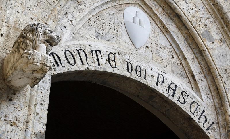 © Reuters. The main entrance to Monte Dei Paschi bank headquarters is pictured in Siena