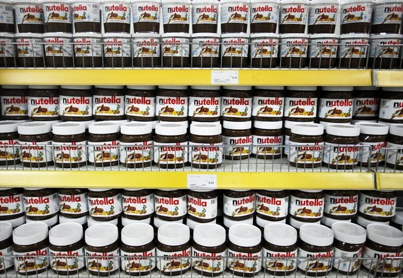 © Reuters. Nutella produced from Italy, priced at 6.25 BAM, are displayed for sale at a FIS supermarket in Vitez