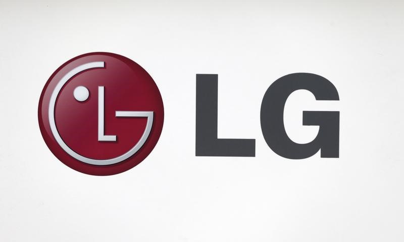 © Reuters. LG Electronics' company logo is seen at a shop in central Seoul
