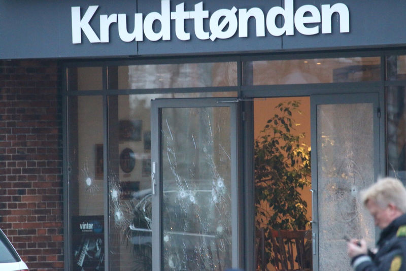© Reuters. شرطة الدنمرك تقول إن رجلا قتلته بالرصاص نفذ هجومين في كوبنهاجن