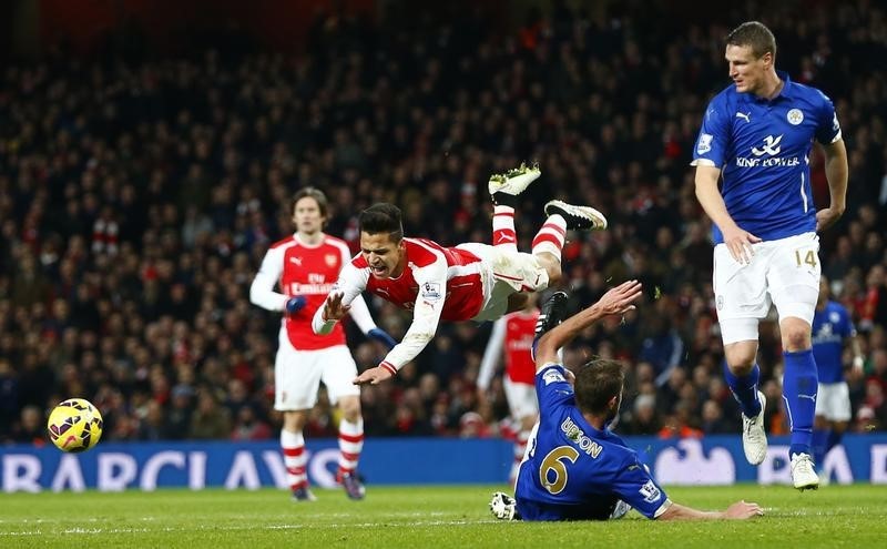 © Reuters. Alexis Sánchez no es "él mismo" y podría estar mostrando señales de fatiga, según Wenger